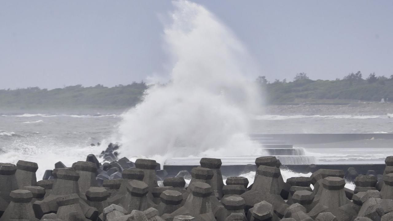 Thousands evacuated as Super Typhoon Krathon approaches Taiwan