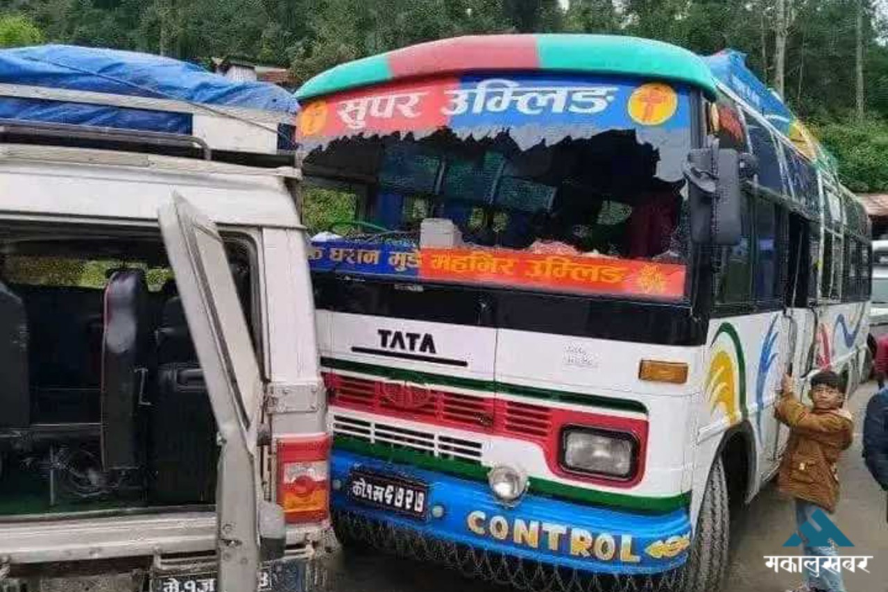 Bus & jeep collide in Basantapur, Terhathum; no human casualties reported (photos)