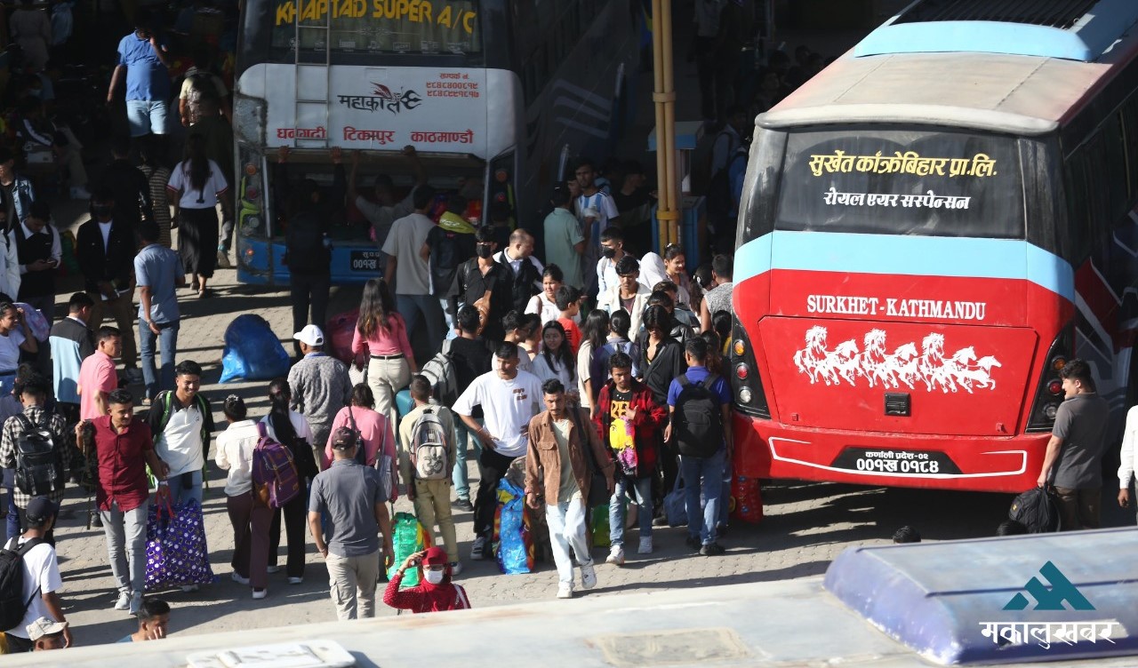 Surge of passengers at Gongabu Bus Park amid Dashain travel chaos (photos)