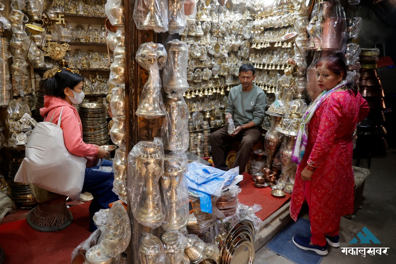 Dhanteras today: Crowds flock to buy new utensils (photos)