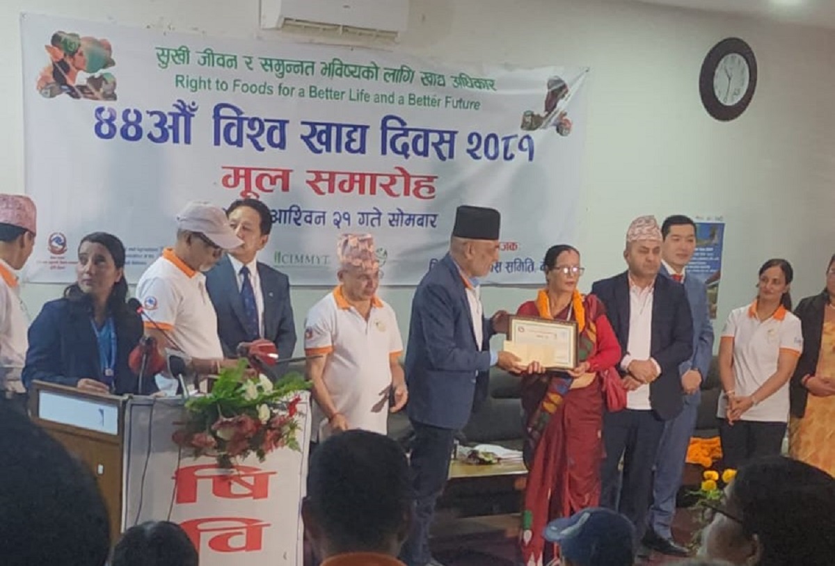 Gaindakot’s Regmi receives ‘Best Farmer Award’