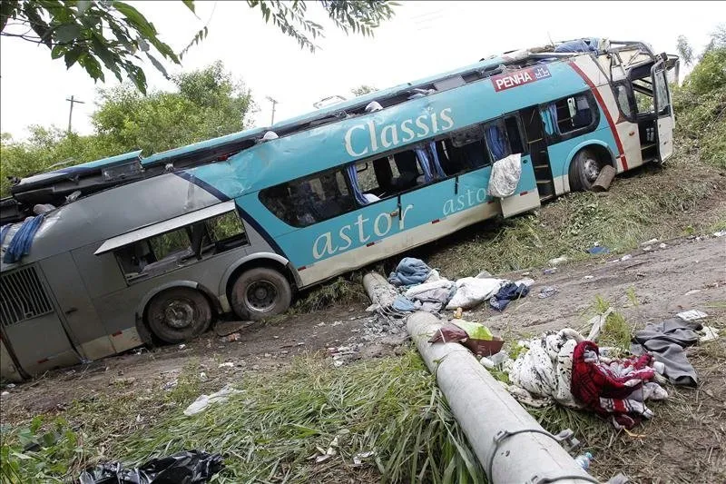 17 killed in eastern Brazil bus crash