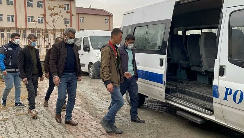 Turkey arrests 242 irregular migrants in major Istanbul operation