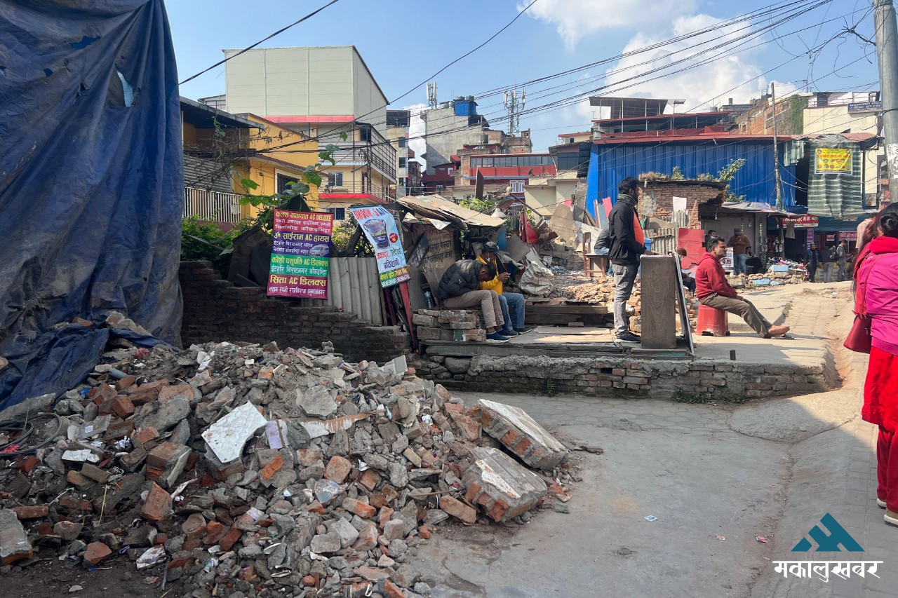 Business continues in Gaushala Dharmashala despite bulldozer demolition (photos)