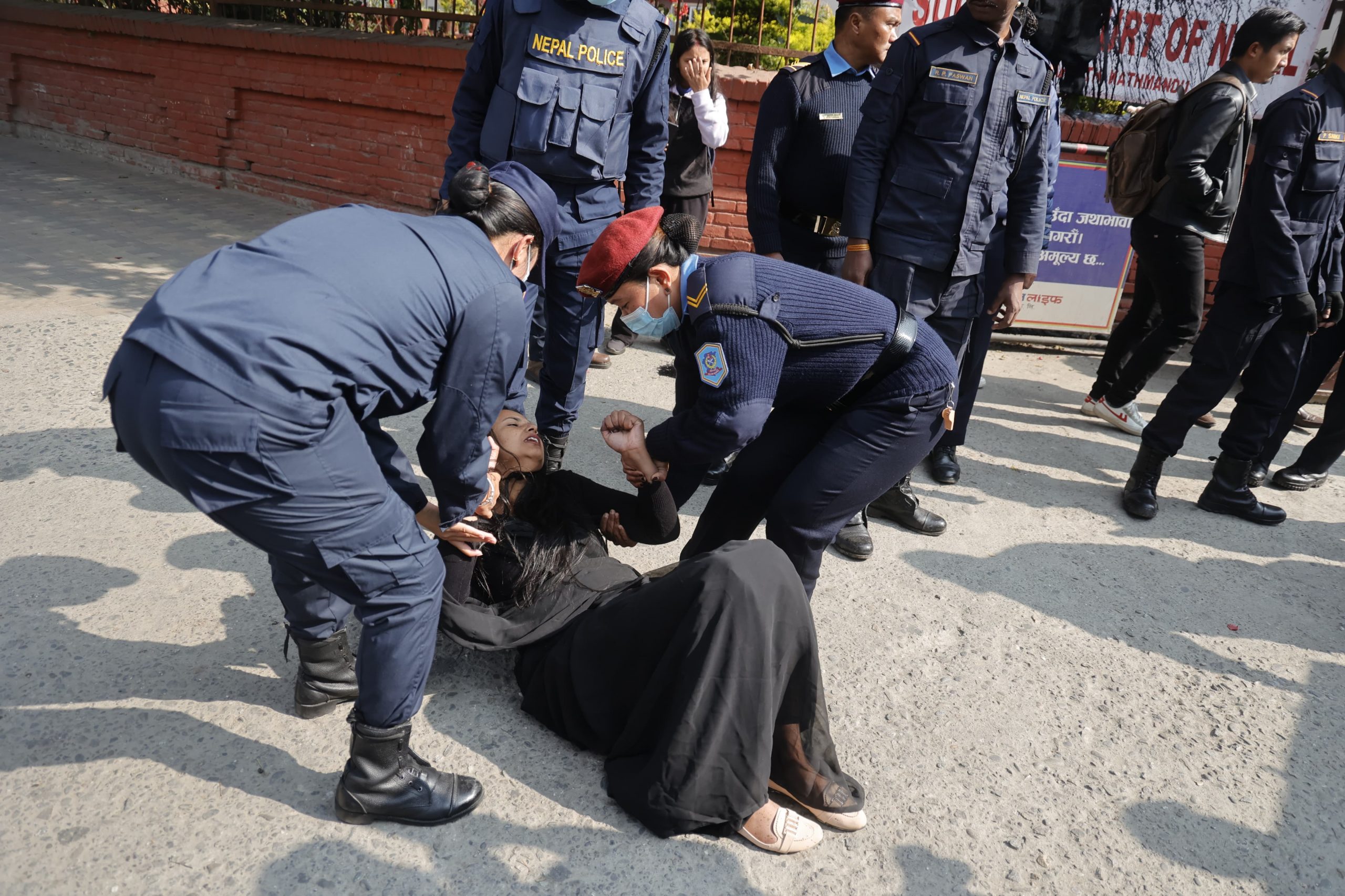 Binita Yadav held protesting in front of the SC (photos)