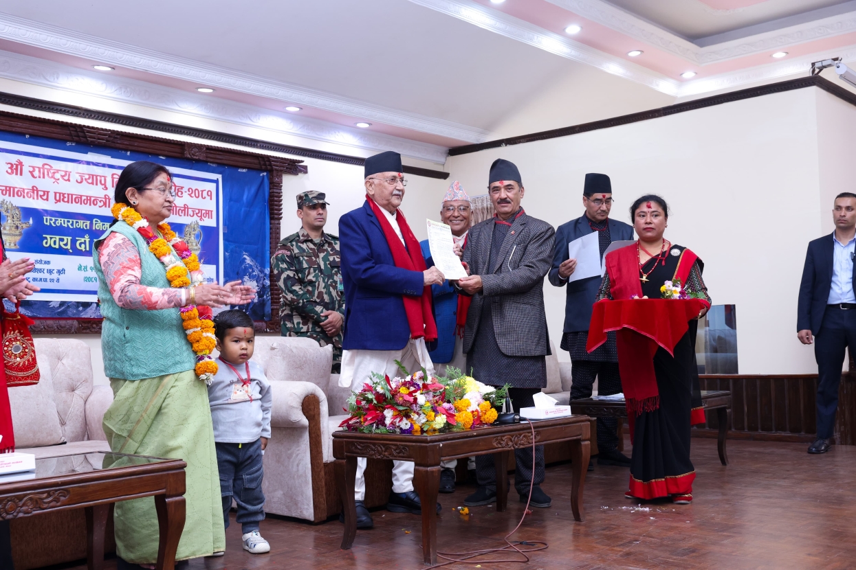 PM Oli receives traditional invitation for 21st National Jyapu Day