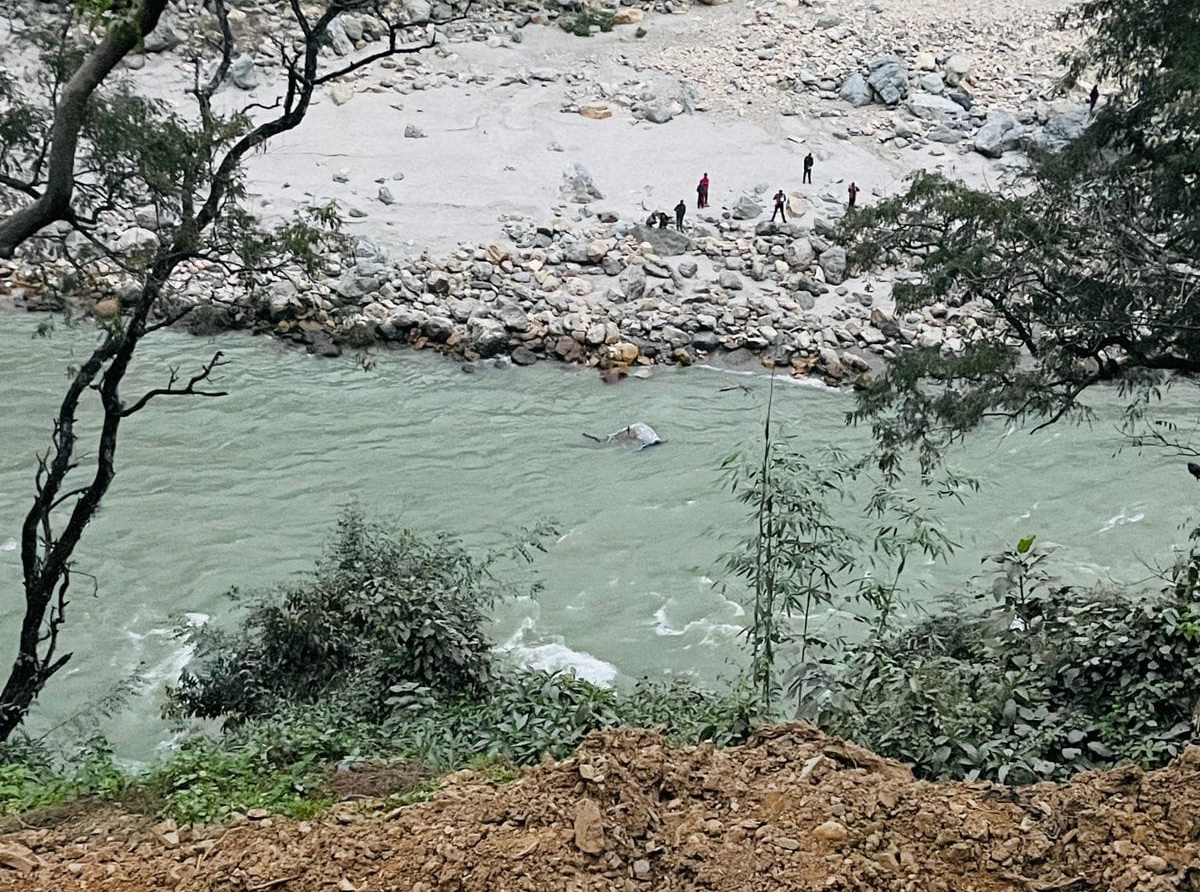 Truck plunges into Trishuli River