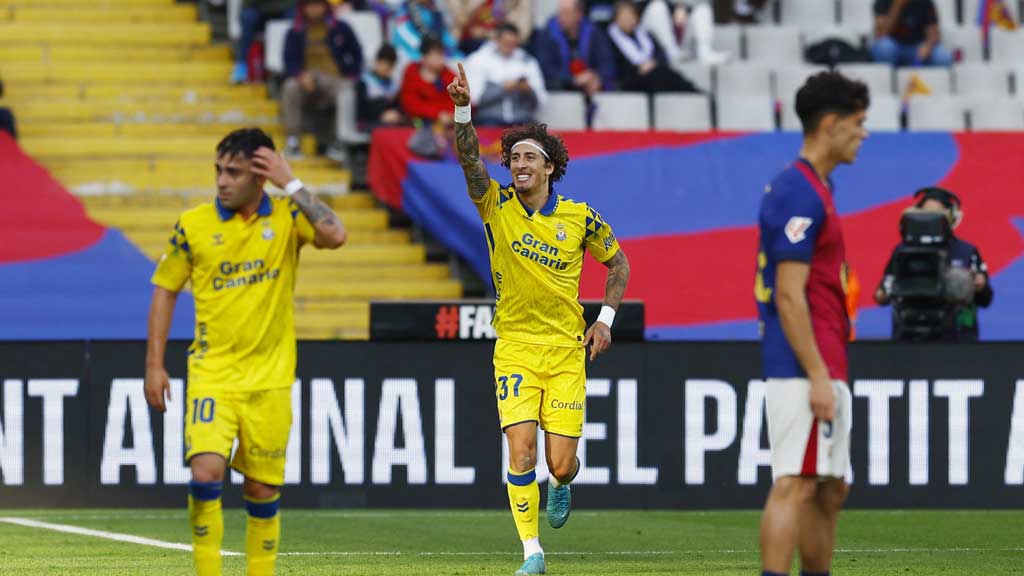 Barcelona defeated 2-1 by Las Palmas in historic home loss