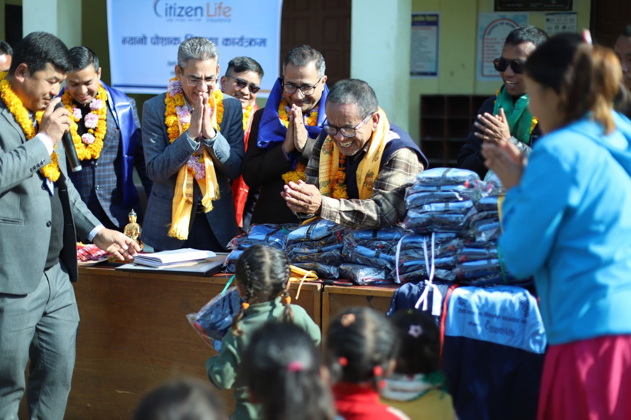 Citizen Life provides warm clothes to 447 students of Roshi RM