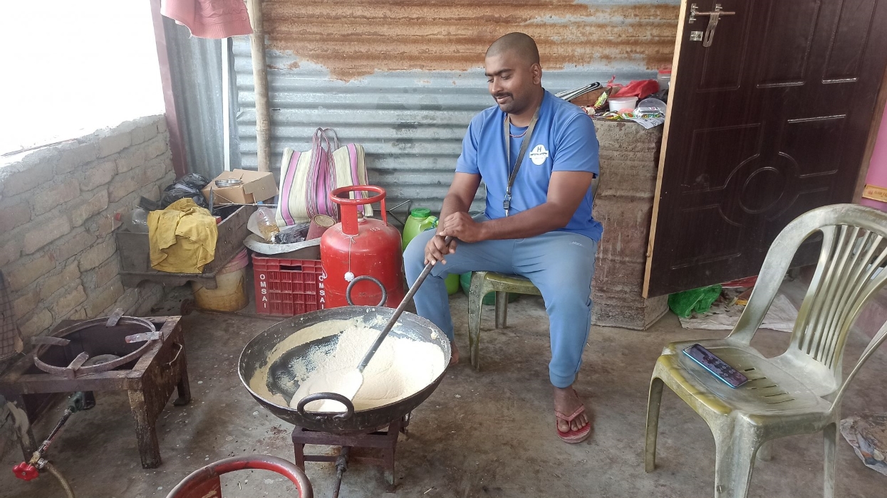 Yadav saves Rs 90,000 monthly from milk business