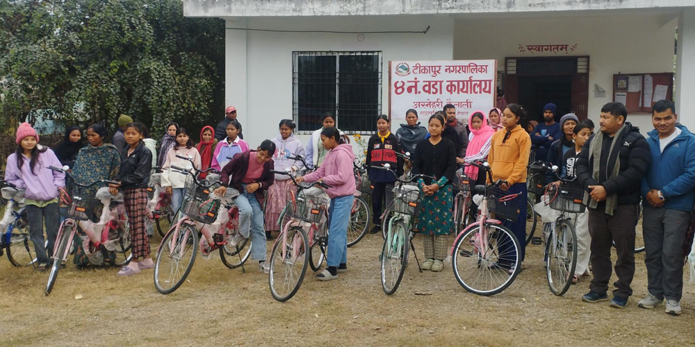 Local government provides bicycle to underprivileged girls