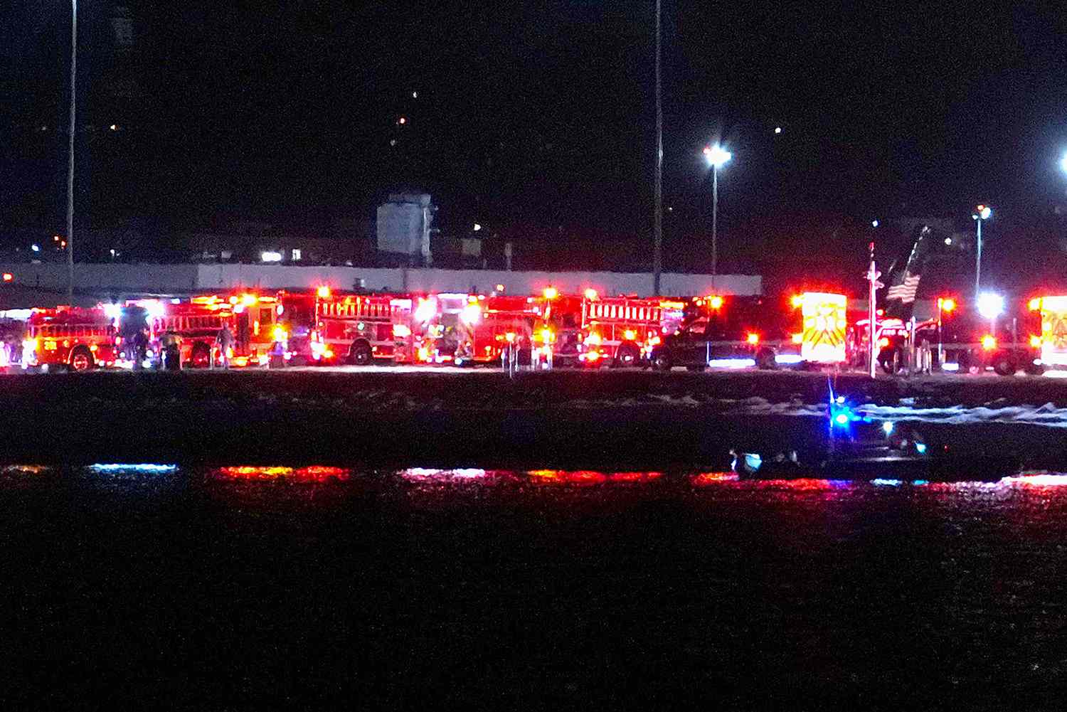 18 bodies recovered from river following aircraft crash near Reagan Nat’l Airport in D.C.