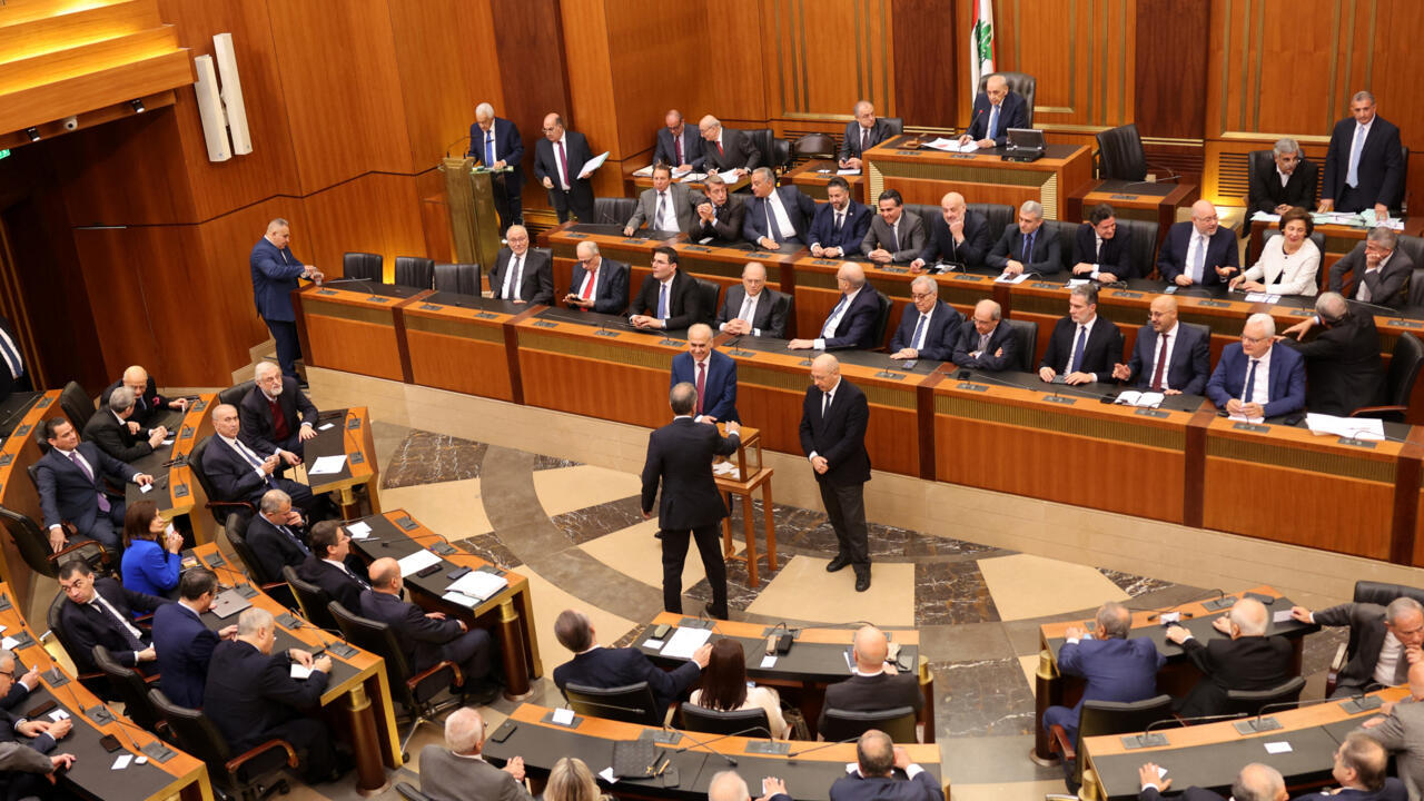 Lebanese parliament fails to elect new president in first session