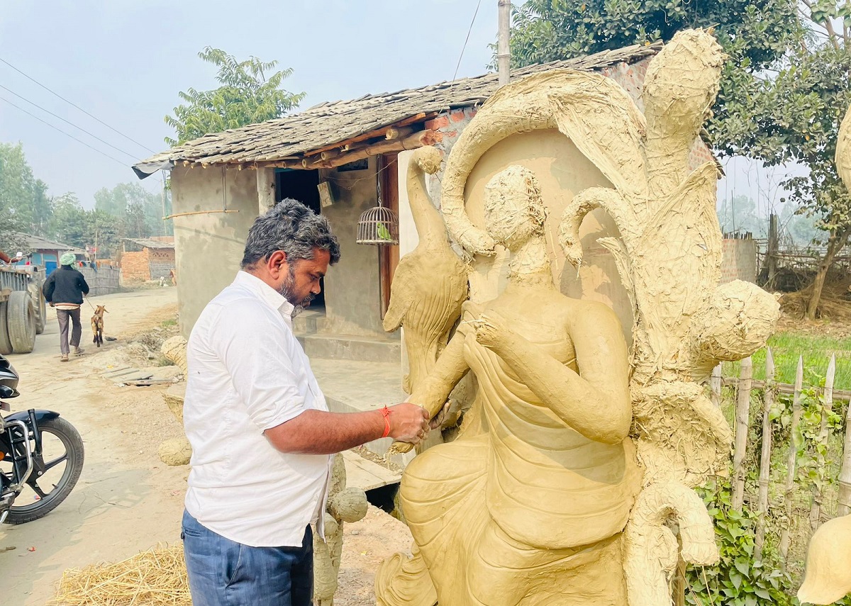 Saraswati idol makers busy as Vasant Panchami approaches