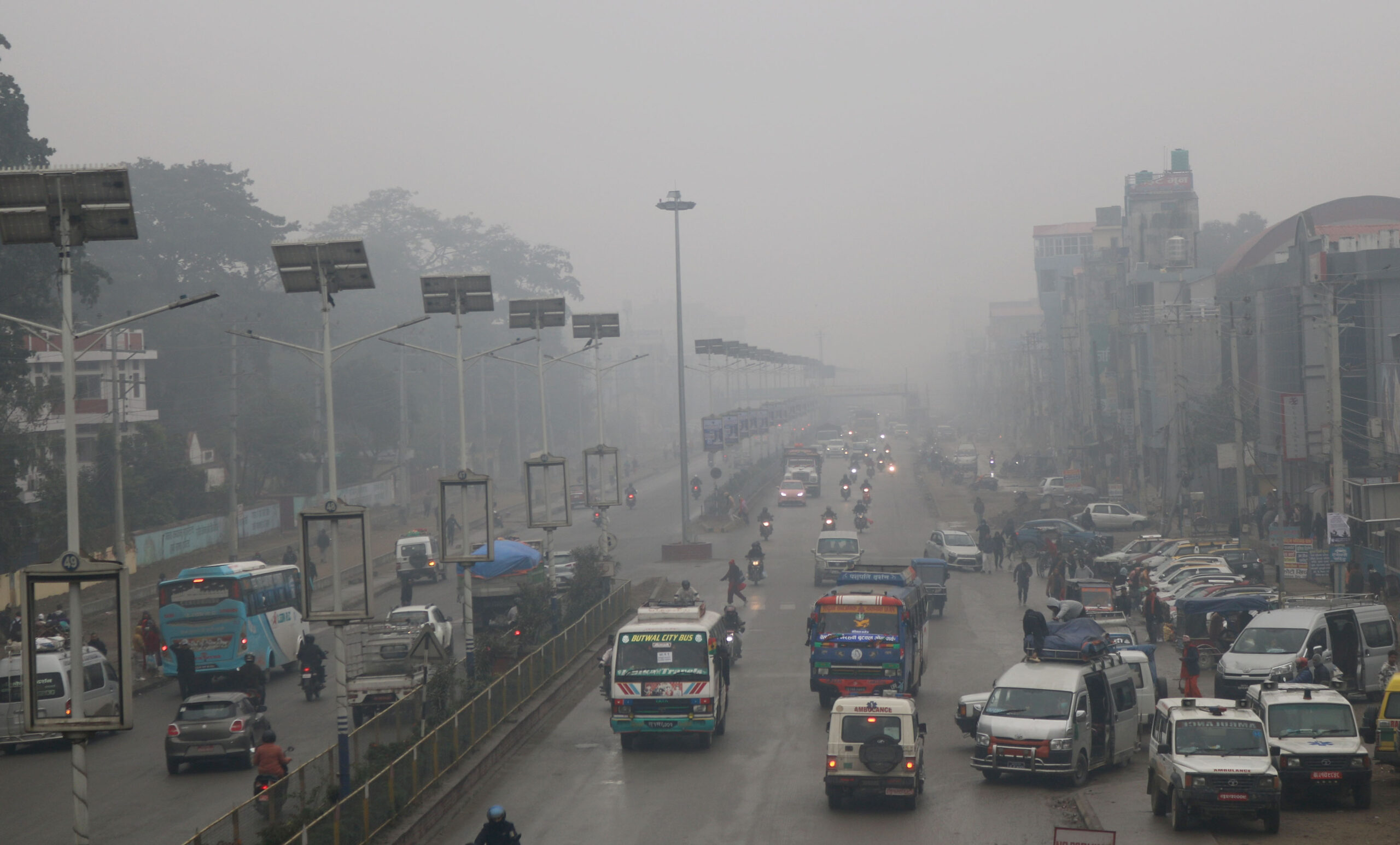 Dense fog disrupts traffic on East-West Highway