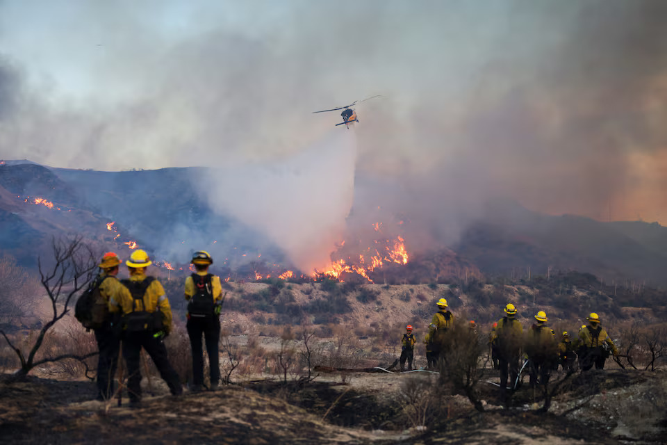 New Los Angeles wildfire burns over 8,000 acres