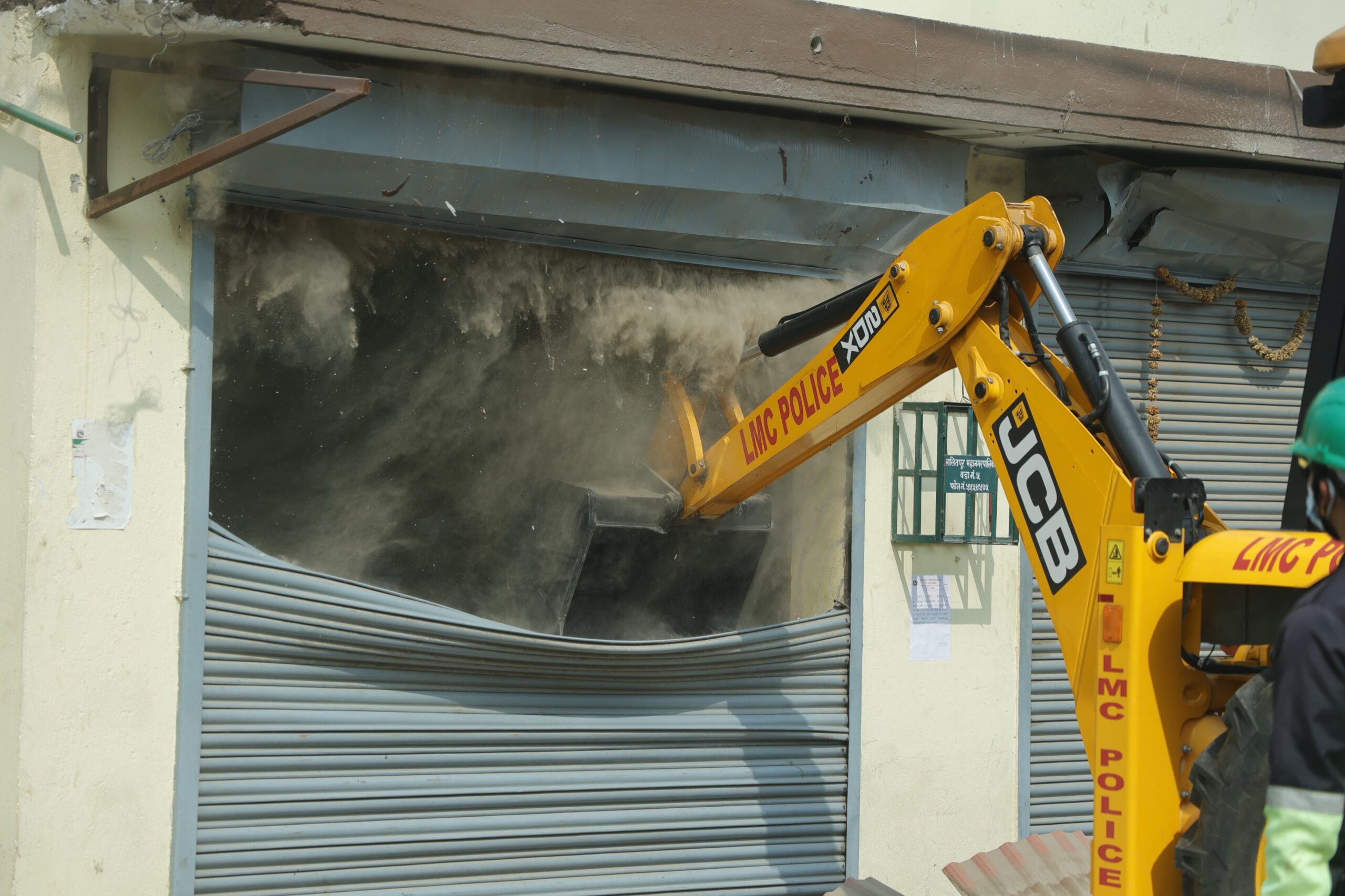 LMC demolishing unauthorized structures (photos)