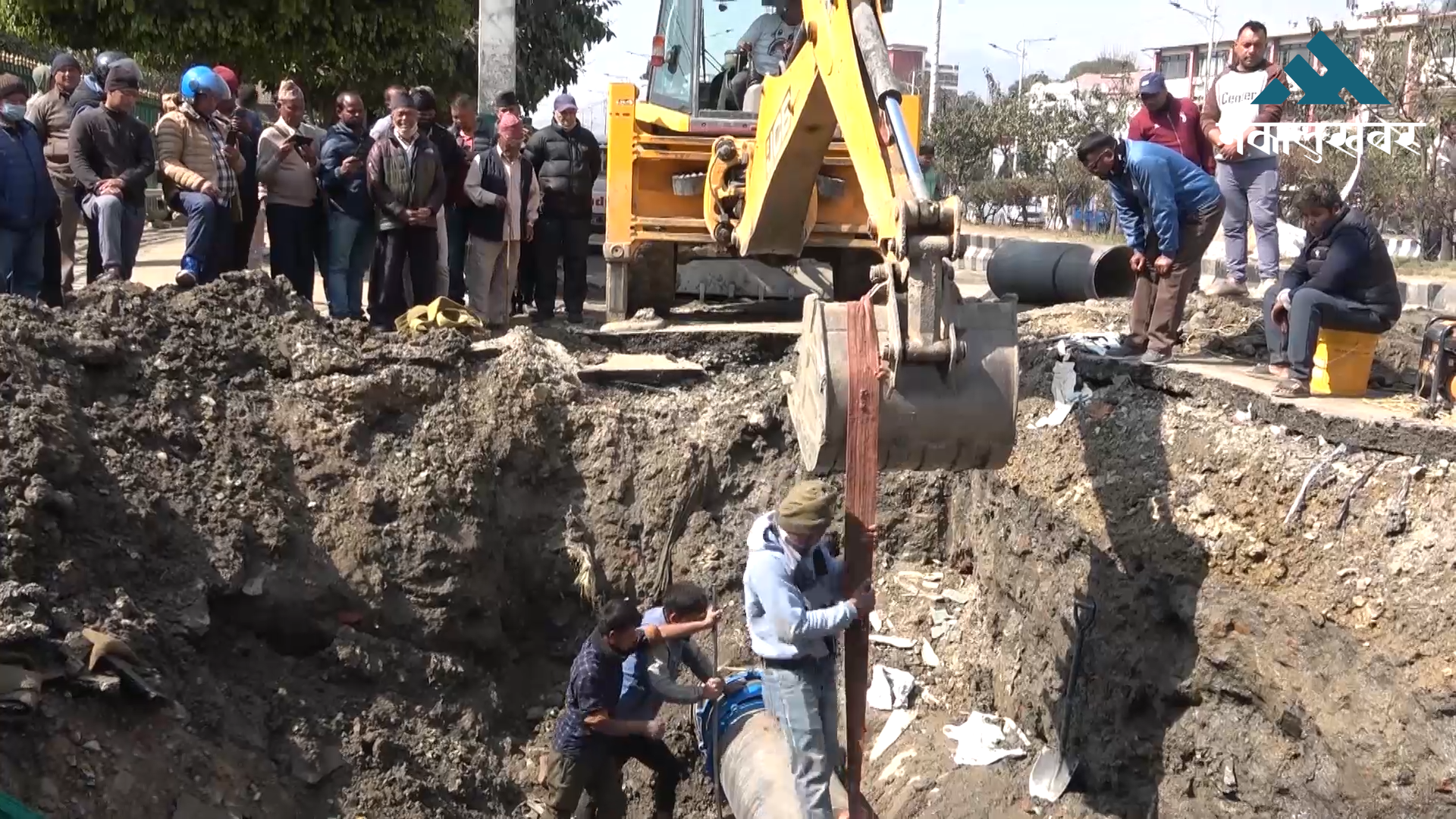 Repair of brust drinking water pipe in Babarmahal begins (photos)