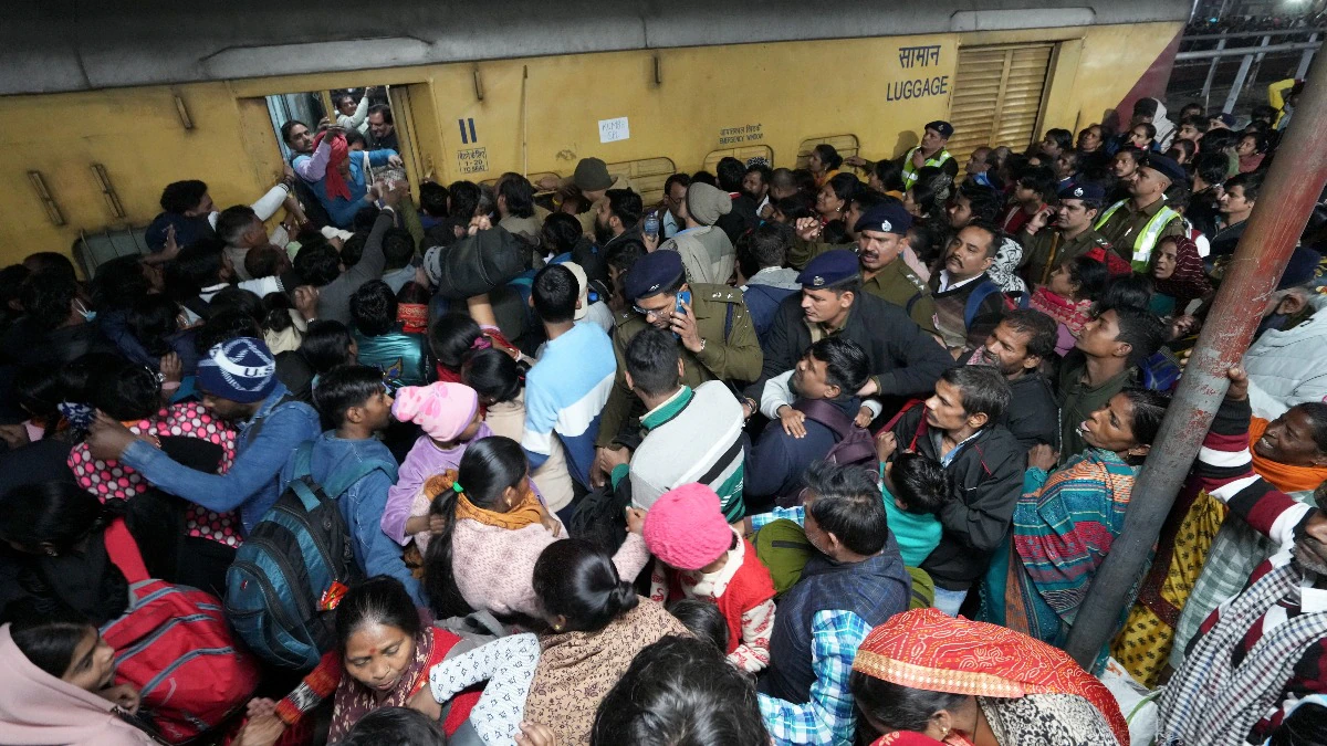 Stampede at New Delhi Railway Station kills 18, over 25 injured