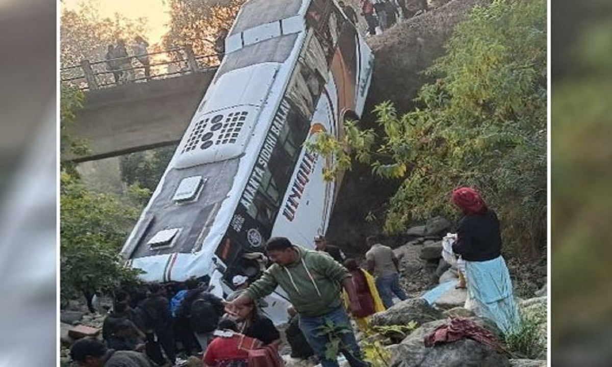 Pilgrims’ bus bound for Devghat crashes in Dhading, one dead, 23 injured