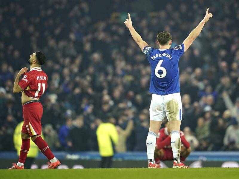 Liverpool held to 2-2 draw by Everton