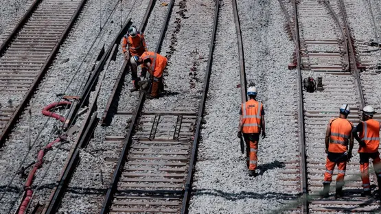 World War II bomb found on tracks to Paris train station