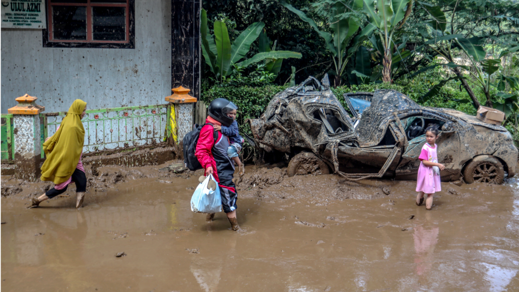 1 killed, 7 missing as flash floods strike Indonesia’s West Java