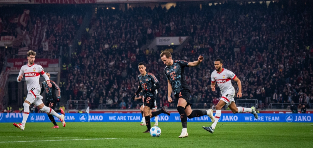 Bayern Munich beats Stuttgart 3-1