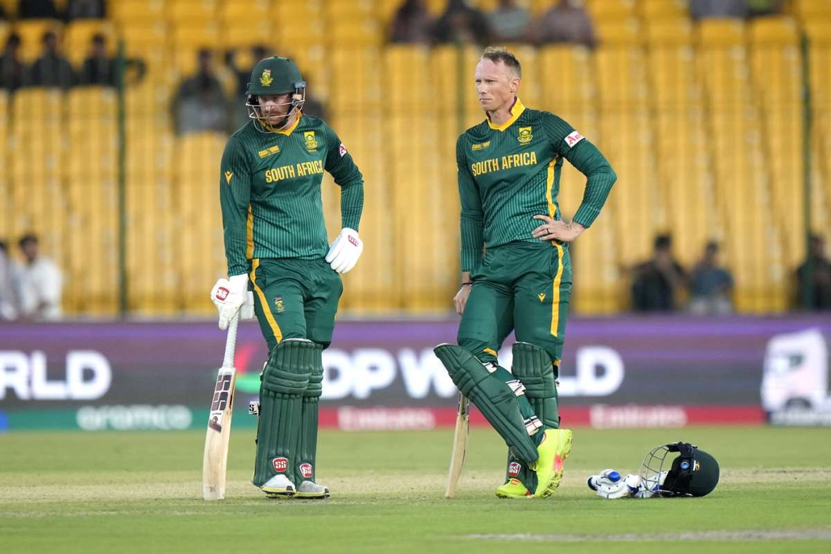 South Africa reaches Champions Trophy semifinal with dominant win over England