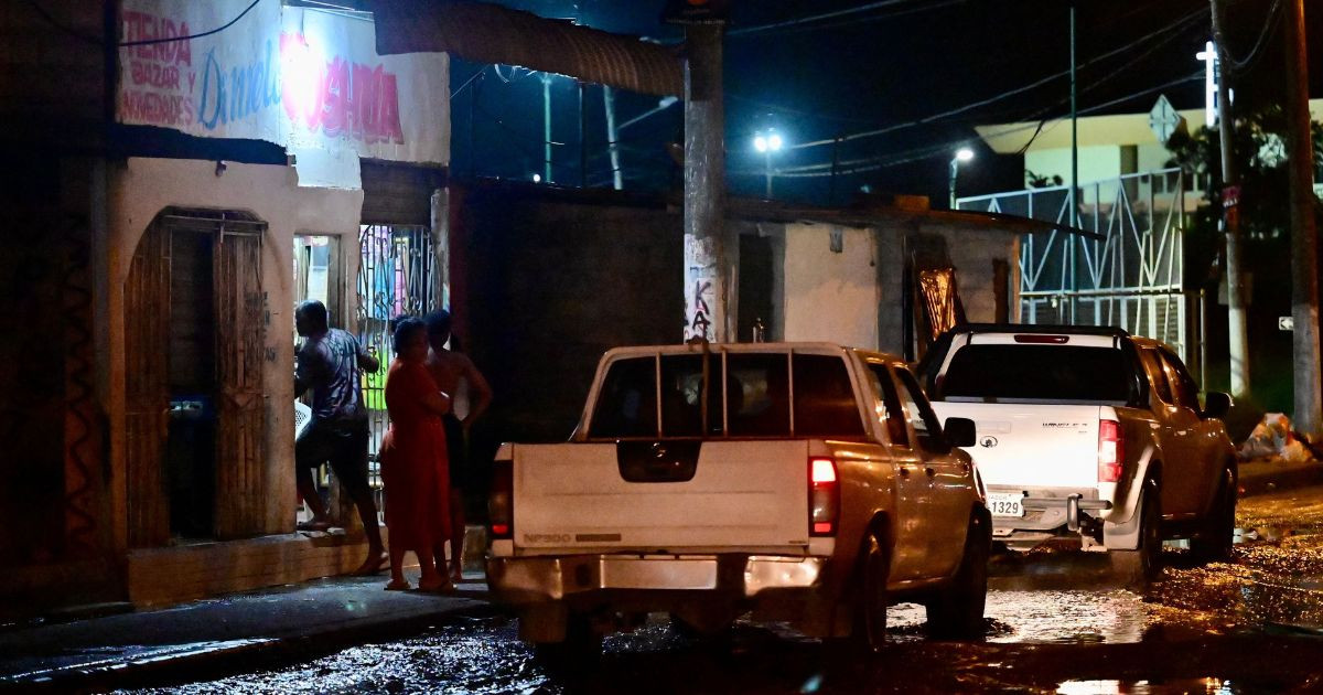 Gang gunfights in Ecuador leaves 22 dead