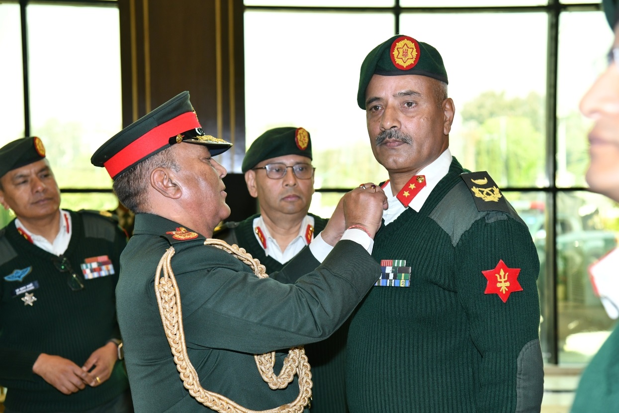 Chief of Army Staff presents rank insignia