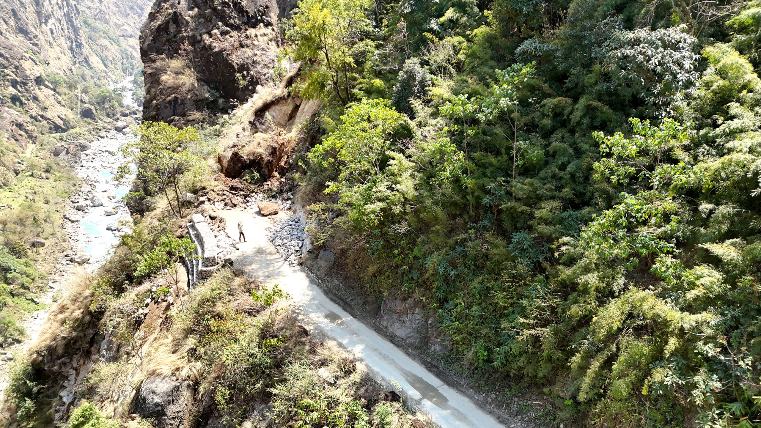 Landslide blocks Besisahar-Chame road