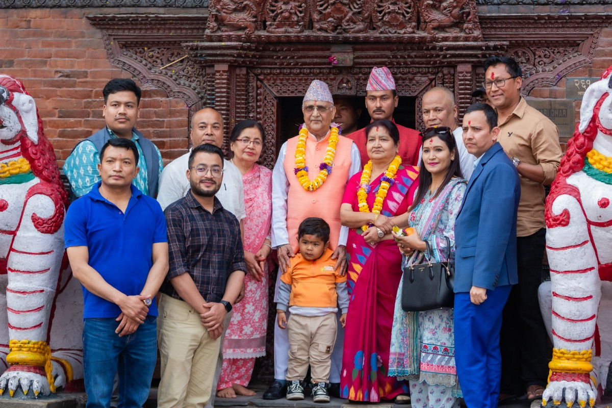 PM Oli visits Living Goddess Kumari (photos)