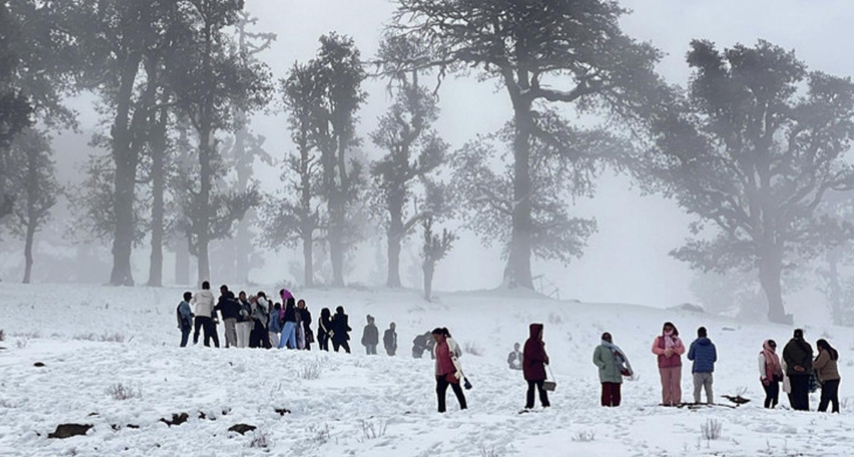 Stranded passengers rescued after 48 hours without food due to snowfall