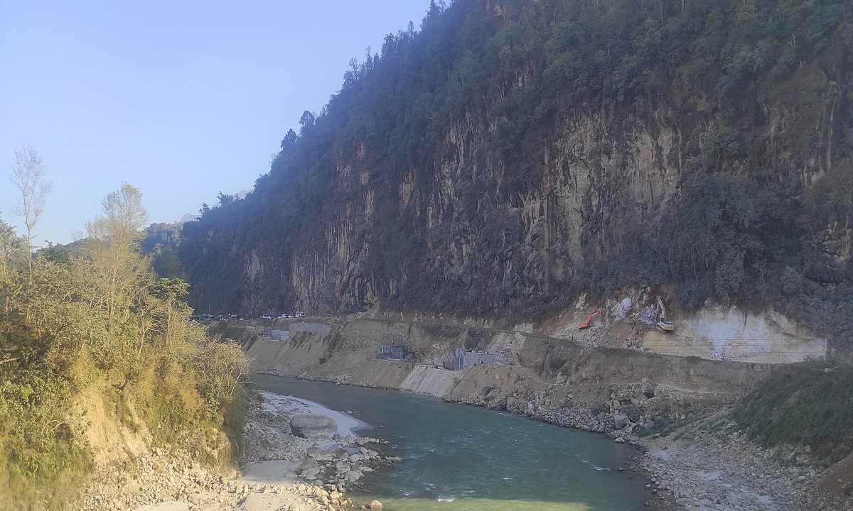 Partial traffic obstruction removed on Muglin-Pokhara highway expansion