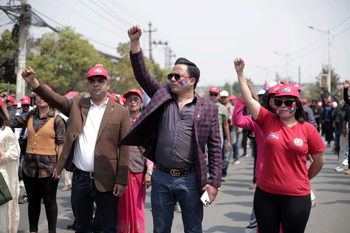 National Youth Association holds march-past to defend democracy (photos)