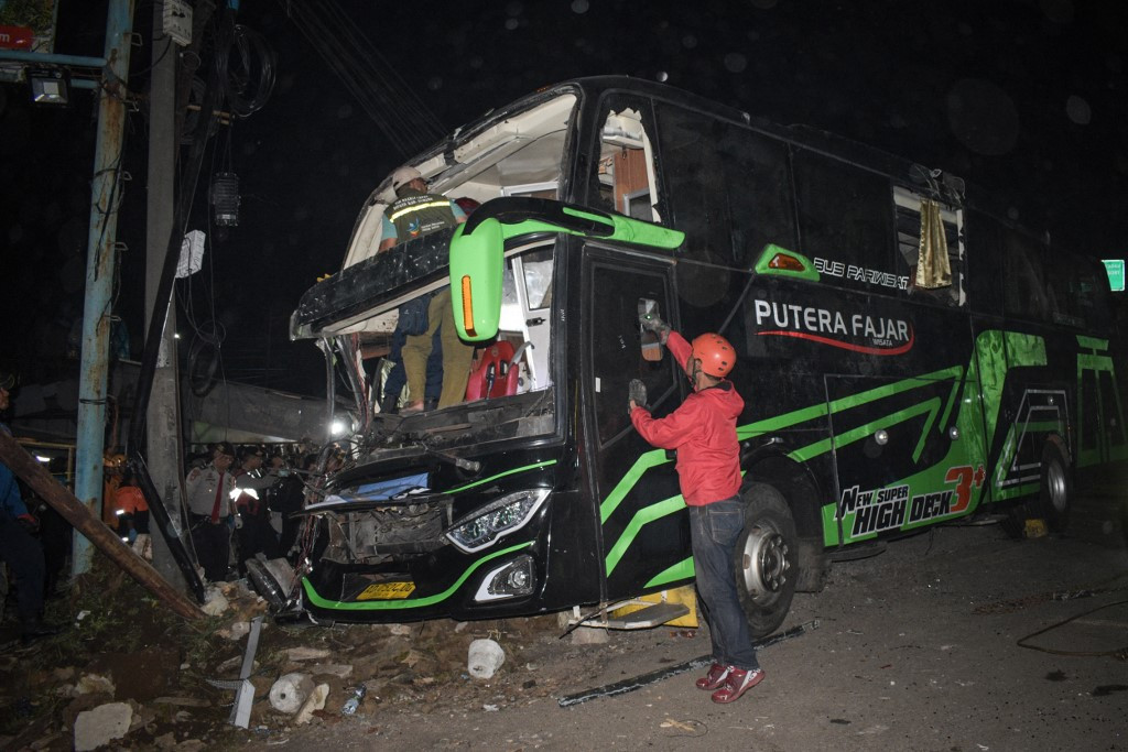 12 killed, 5 injured in bus accident in Indonesia’s West Sumatra