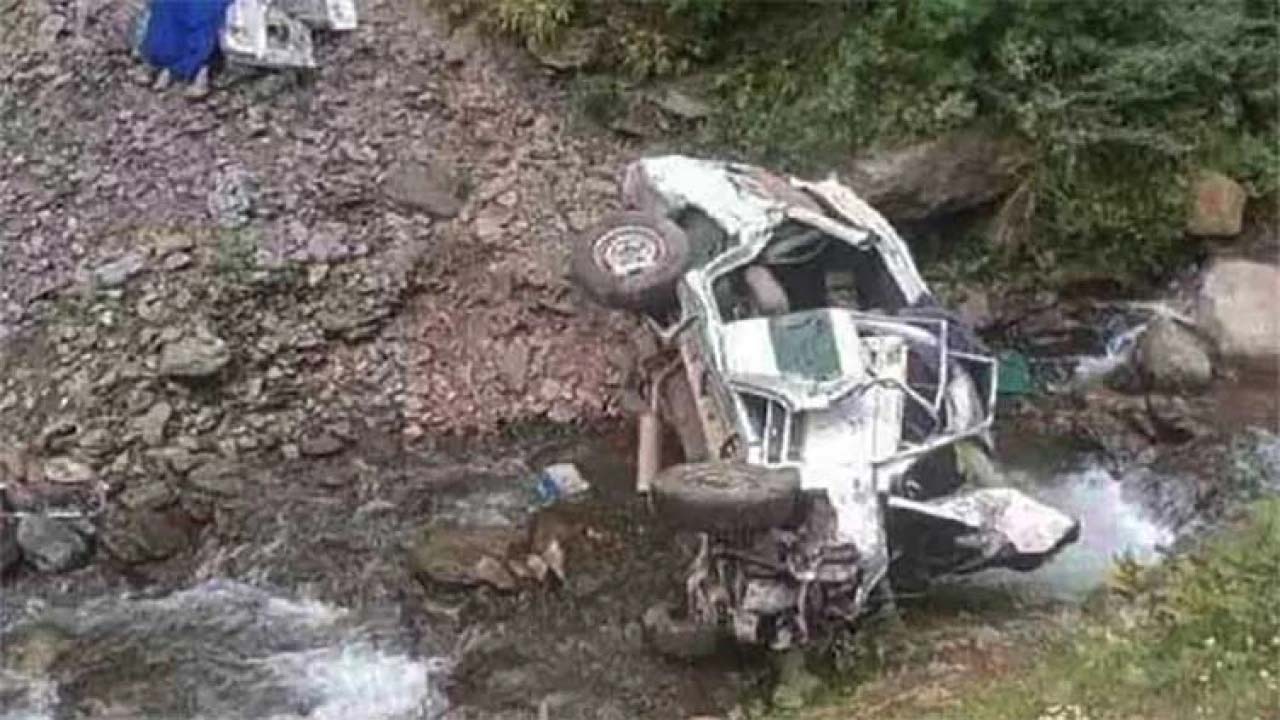 8 killed as car plunges into ravine in NW Pakistan