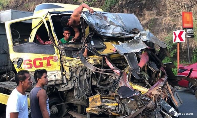 12 dead, 30 injured in 5-vehicle collision in Philippines
