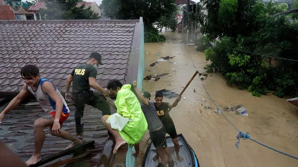 Nearly 200,000 people affected by flooding in southern Philippines