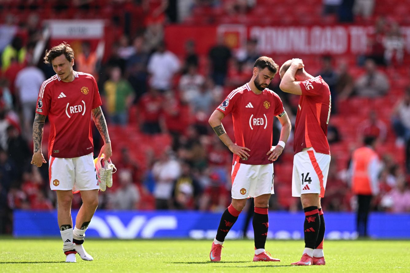 West Ham stun Man United 2-0 at Old Trafford
