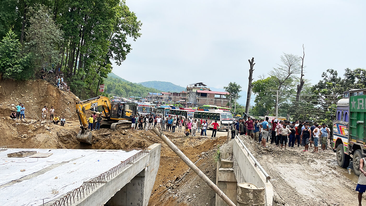 Flood washes away diversion in Nawalpur