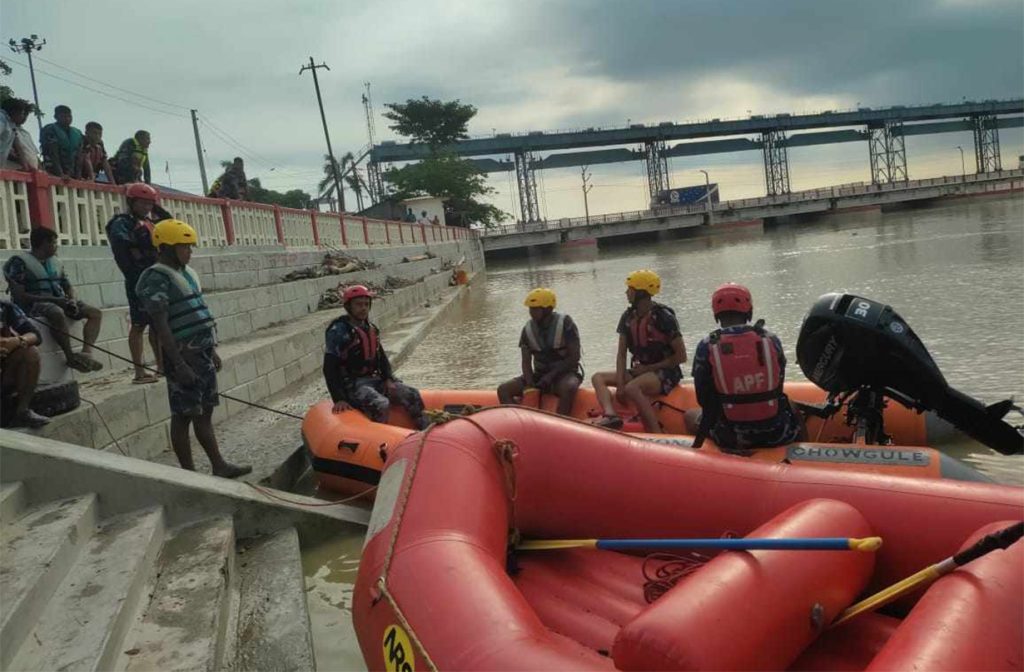 Diver’s body found; search continues for another