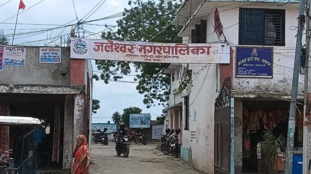 Jaleshwar mayor assaults engineer