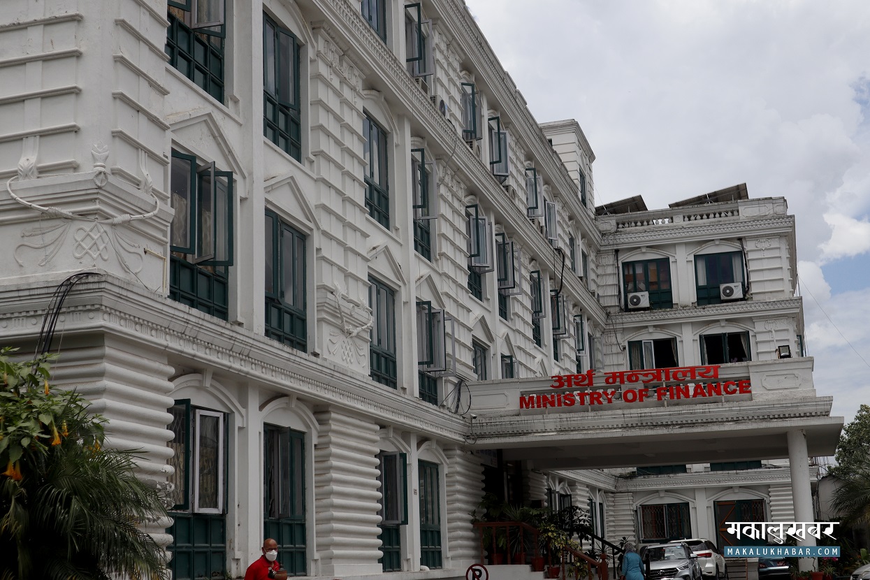 Govt to enforce contribution-based social security for new employees