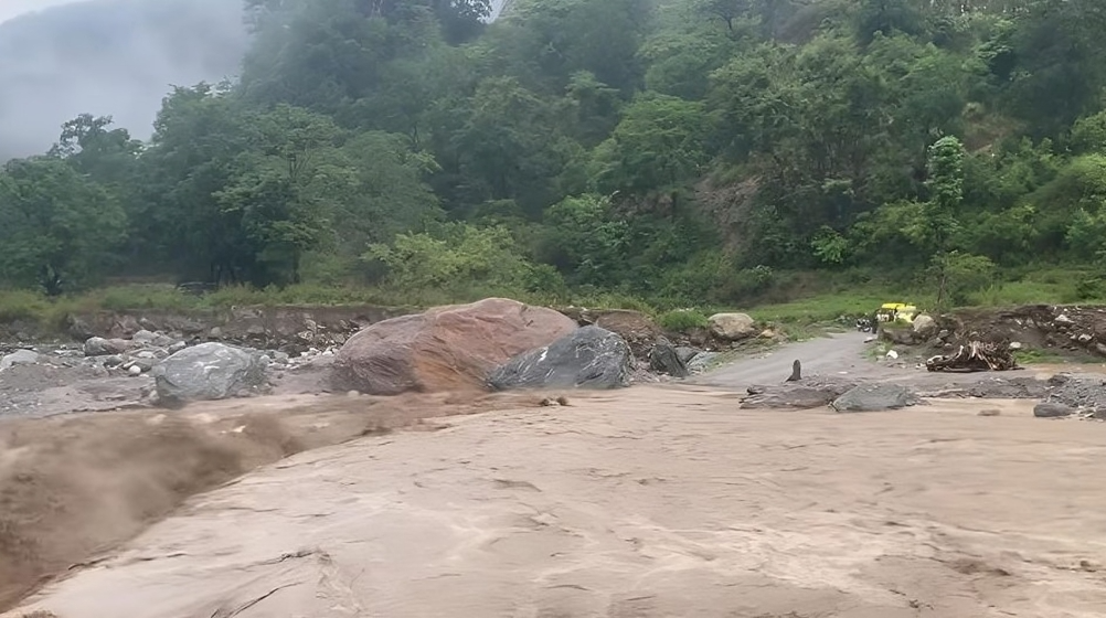 Hewa Khola flood blocks Mechi Highway, life disrupted in east