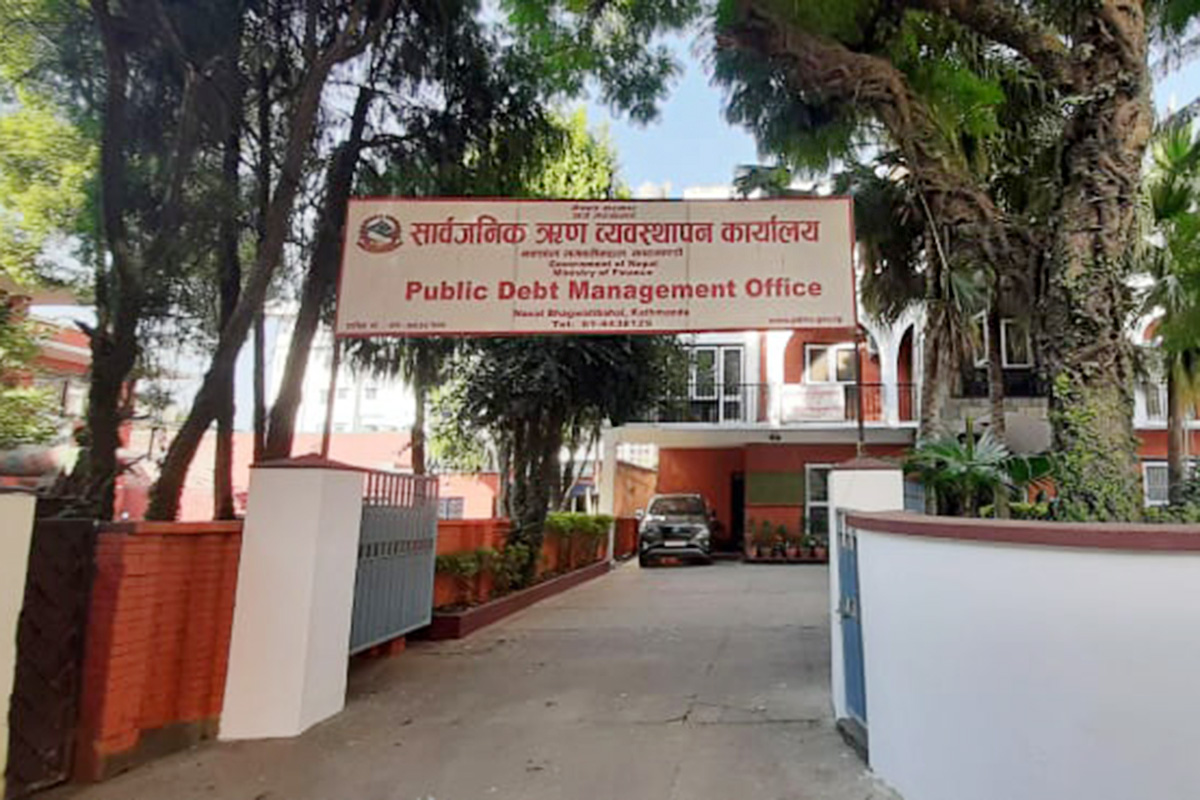 Govt invests over Rs 930 billion in different public entities