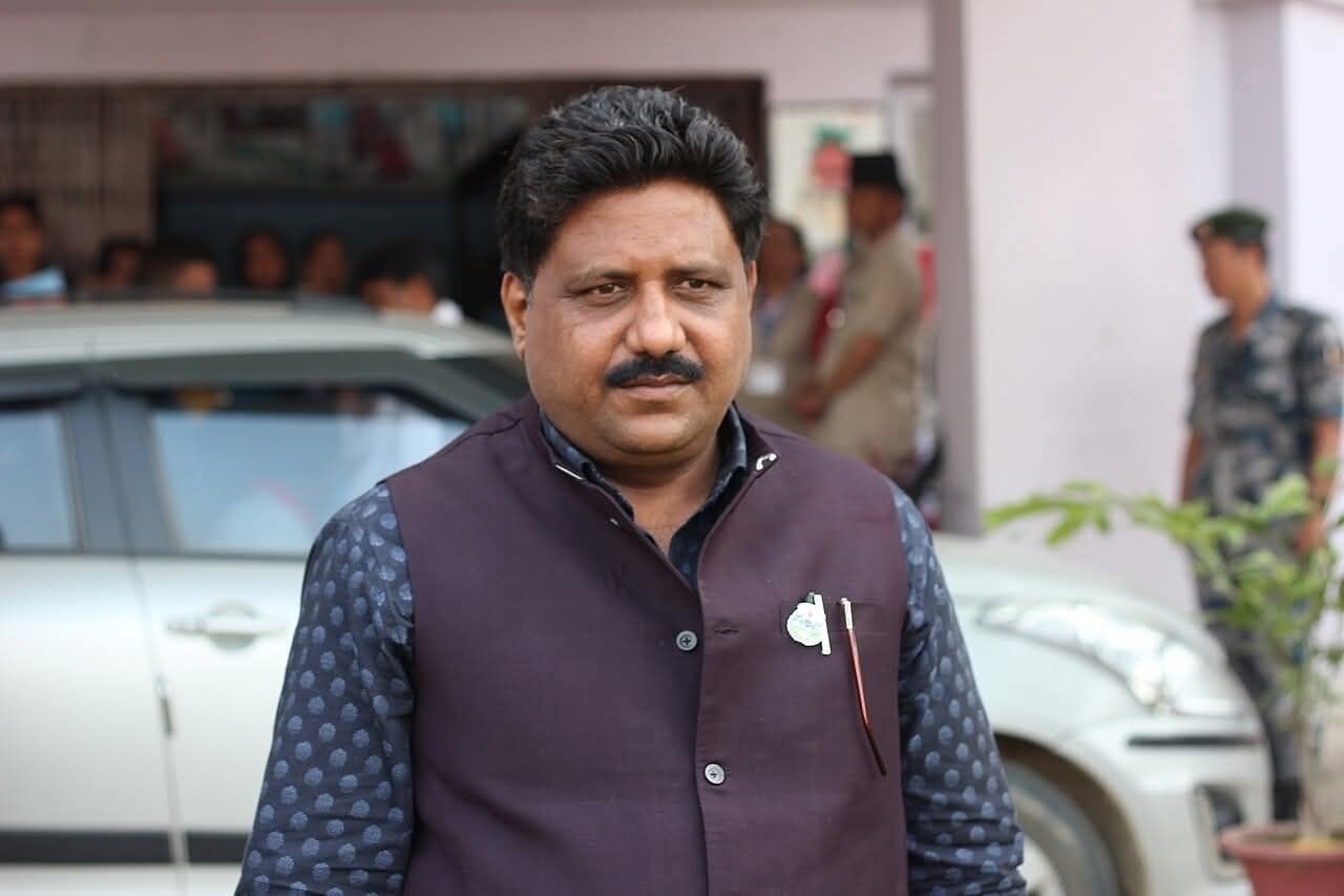 Arrest warrant issued against JSP’s Ashok Yadav for abusing SP