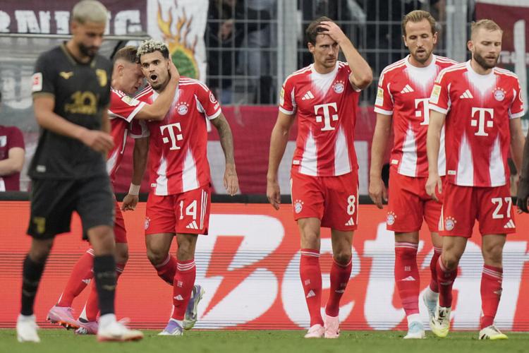 Bayern Munich maintain winning streak with 3-2 victory over Augsburg