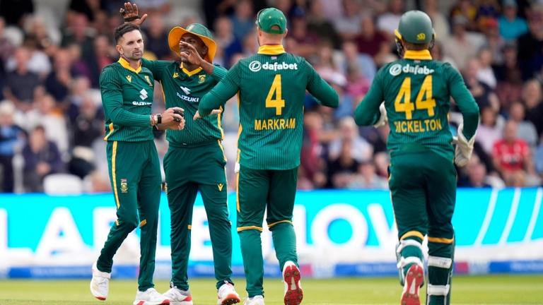 South Africa crush England by 7 wickets in first ODI